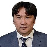 Врач Жугинисов Давлет Шарибаевич